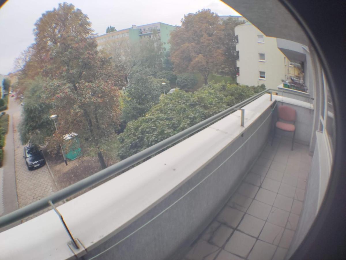 3030 Jana Spychalskiego 32 - Tanie Pokoje W Apartamencie - Samodzielne Zameldowanie - Self Check In Poznan Exterior foto