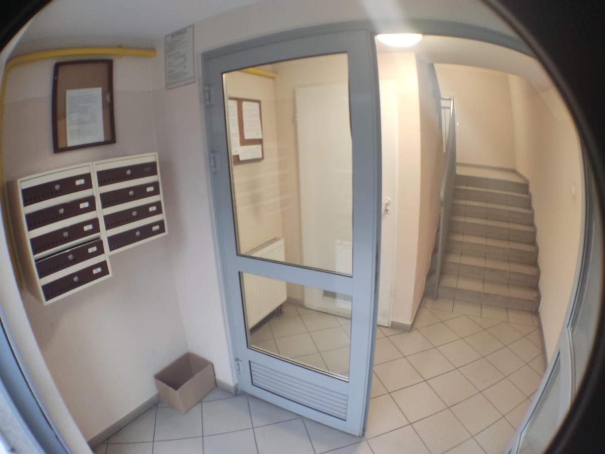 3030 Jana Spychalskiego 32 - Tanie Pokoje W Apartamencie - Samodzielne Zameldowanie - Self Check In Poznan Exterior foto