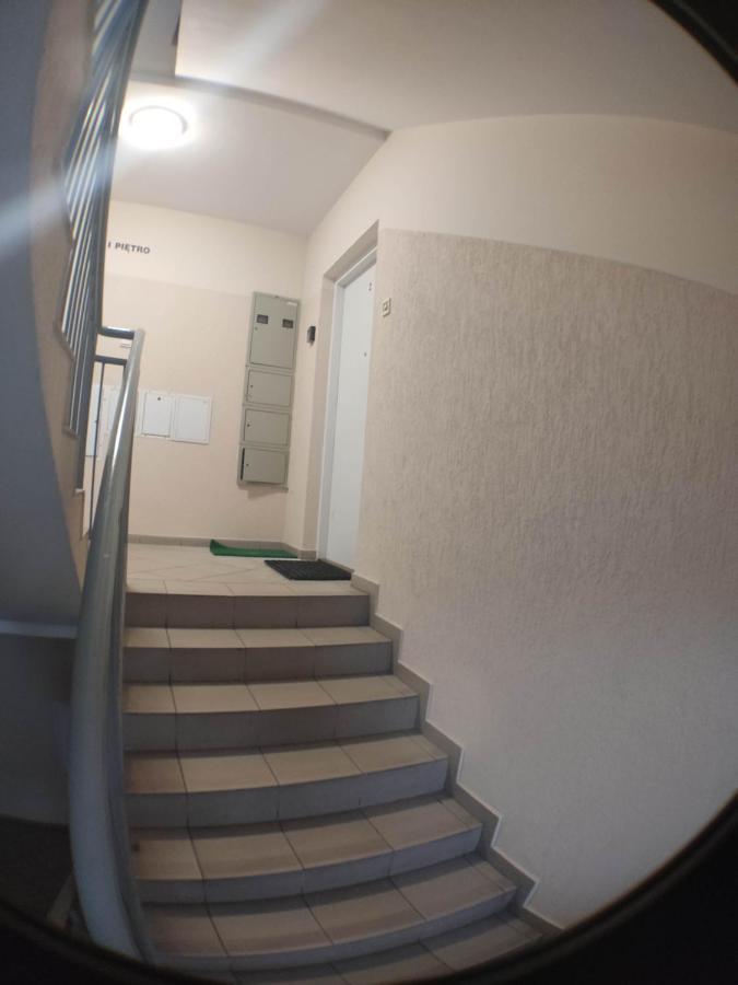 3030 Jana Spychalskiego 32 - Tanie Pokoje W Apartamencie - Samodzielne Zameldowanie - Self Check In Poznan Exterior foto