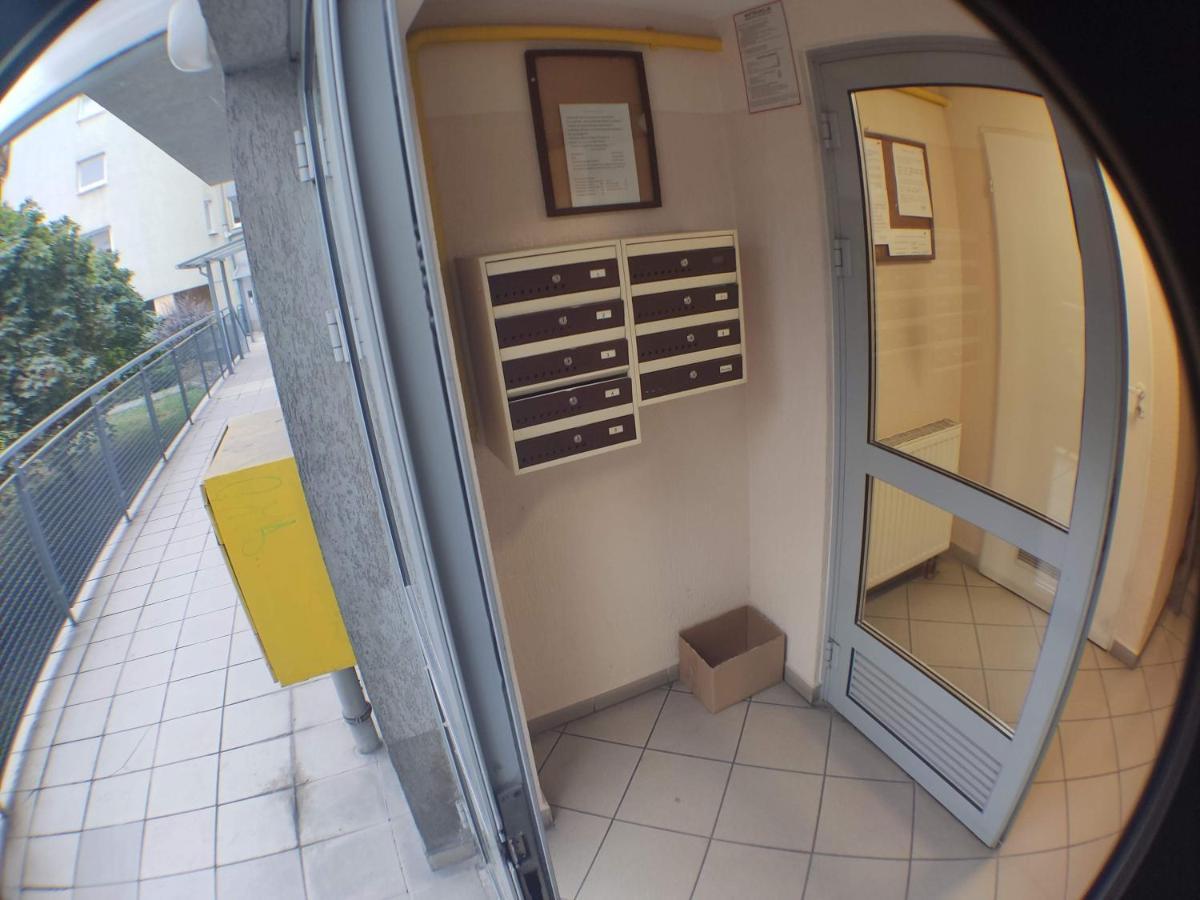 3030 Jana Spychalskiego 32 - Tanie Pokoje W Apartamencie - Samodzielne Zameldowanie - Self Check In Poznan Exterior foto