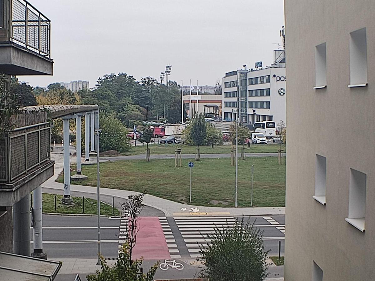 3030 Jana Spychalskiego 32 - Tanie Pokoje W Apartamencie - Samodzielne Zameldowanie - Self Check In Poznan Exterior foto