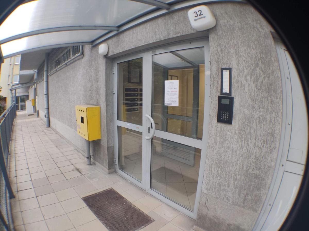 3030 Jana Spychalskiego 32 - Tanie Pokoje W Apartamencie - Samodzielne Zameldowanie - Self Check In Poznan Exterior foto