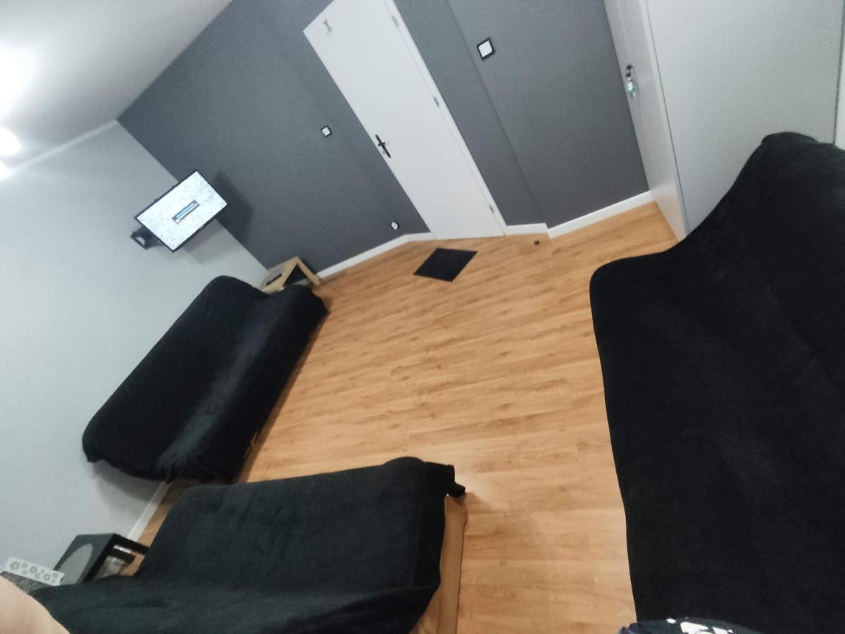 3030 Jana Spychalskiego 32 - Tanie Pokoje W Apartamencie - Samodzielne Zameldowanie - Self Check In Poznan Exterior foto