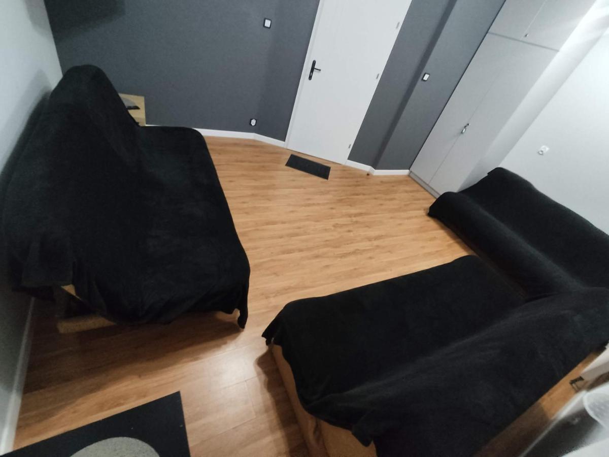 3030 Jana Spychalskiego 32 - Tanie Pokoje W Apartamencie - Samodzielne Zameldowanie - Self Check In Poznan Exterior foto