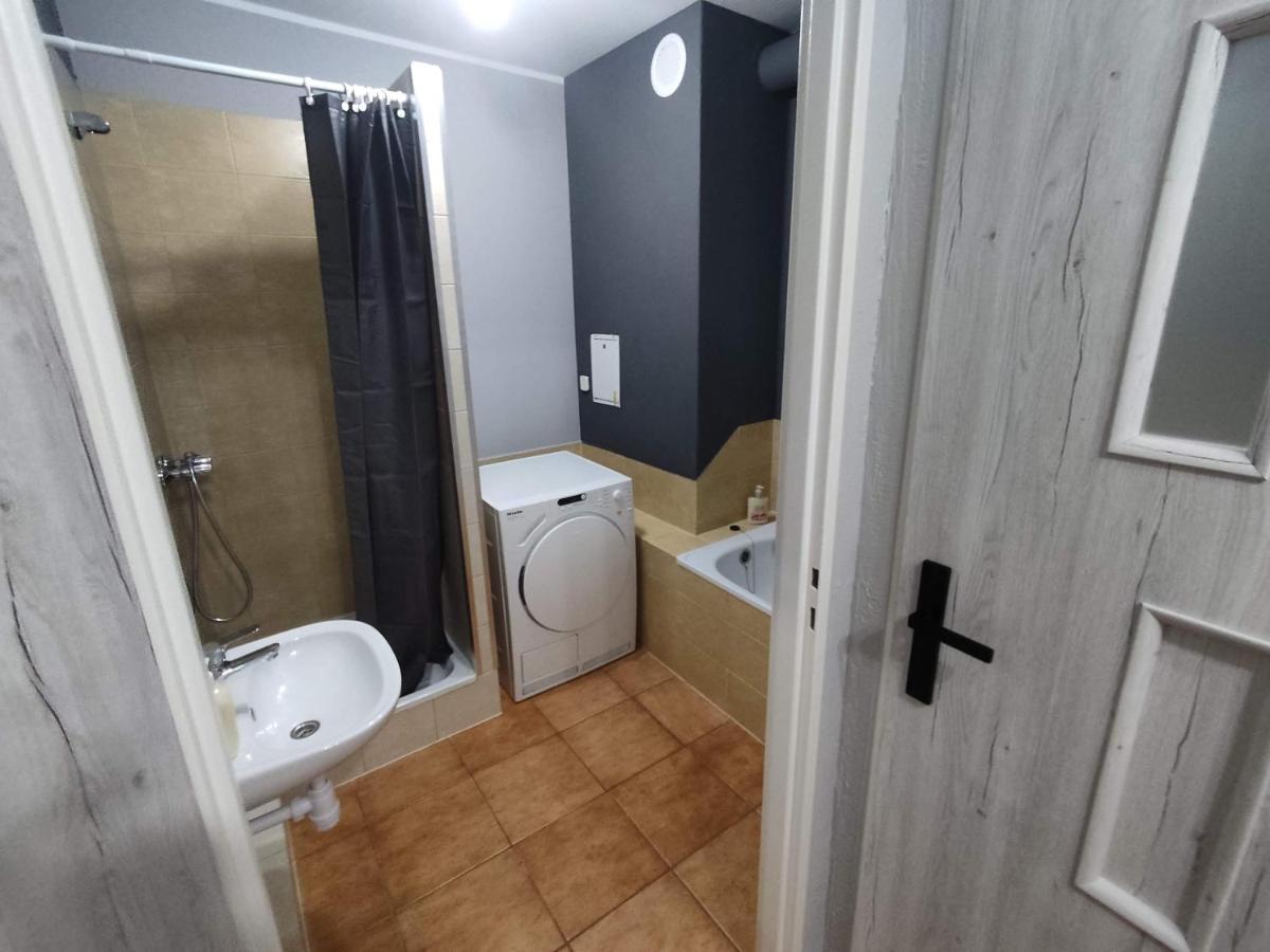 3030 Jana Spychalskiego 32 - Tanie Pokoje W Apartamencie - Samodzielne Zameldowanie - Self Check In Poznan Exterior foto