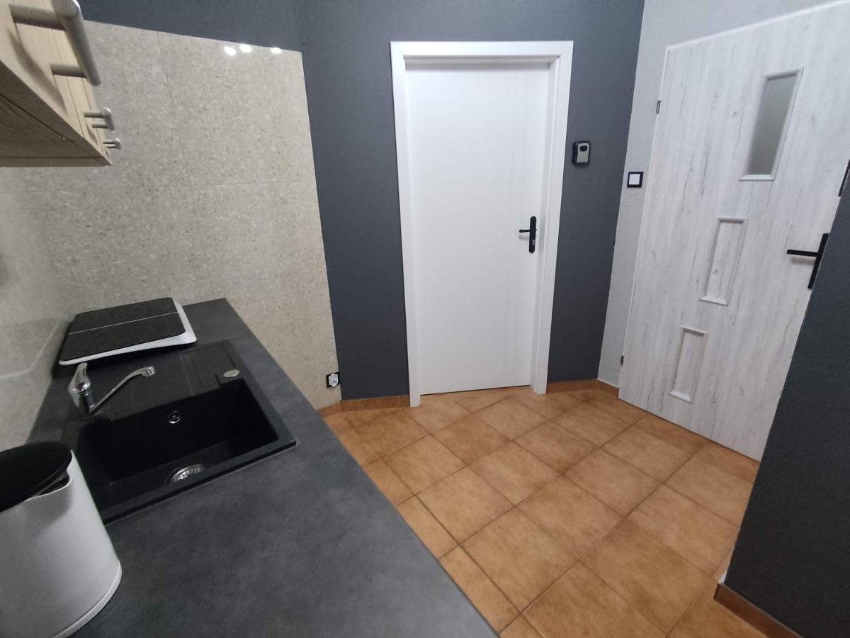 3030 Jana Spychalskiego 32 - Tanie Pokoje W Apartamencie - Samodzielne Zameldowanie - Self Check In Poznan Exterior foto