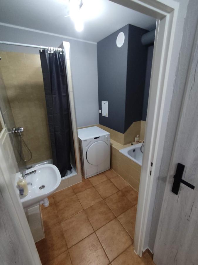 3030 Jana Spychalskiego 32 - Tanie Pokoje W Apartamencie - Samodzielne Zameldowanie - Self Check In Poznan Exterior foto