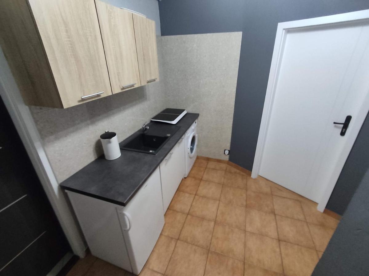 3030 Jana Spychalskiego 32 - Tanie Pokoje W Apartamencie - Samodzielne Zameldowanie - Self Check In Poznan Exterior foto