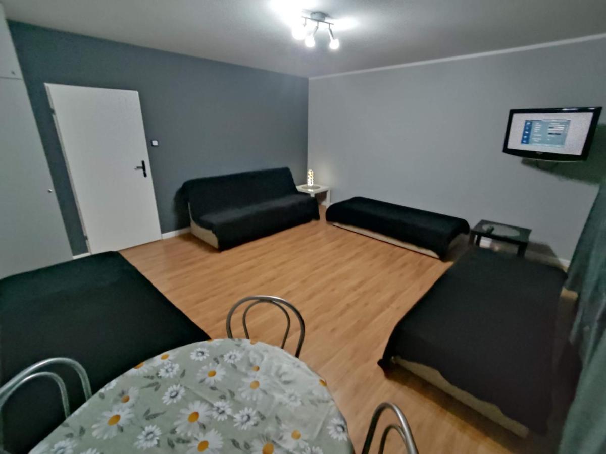 3030 Jana Spychalskiego 32 - Tanie Pokoje W Apartamencie - Samodzielne Zameldowanie - Self Check In Poznan Exterior foto
