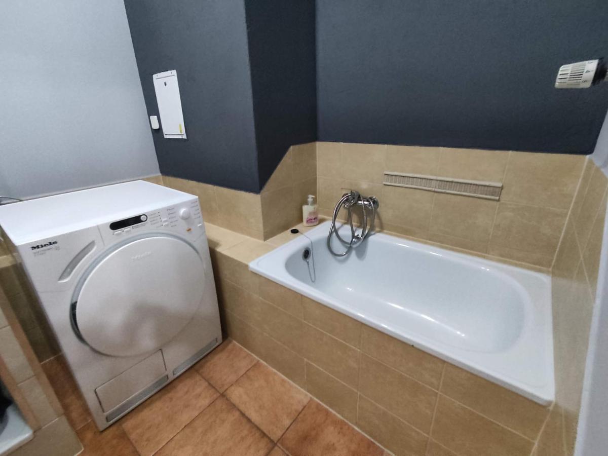 3030 Jana Spychalskiego 32 - Tanie Pokoje W Apartamencie - Samodzielne Zameldowanie - Self Check In Poznan Exterior foto